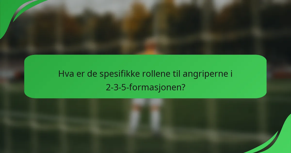 Hva er de spesifikke rollene til angriperne i 2-3-5-formasjonen?